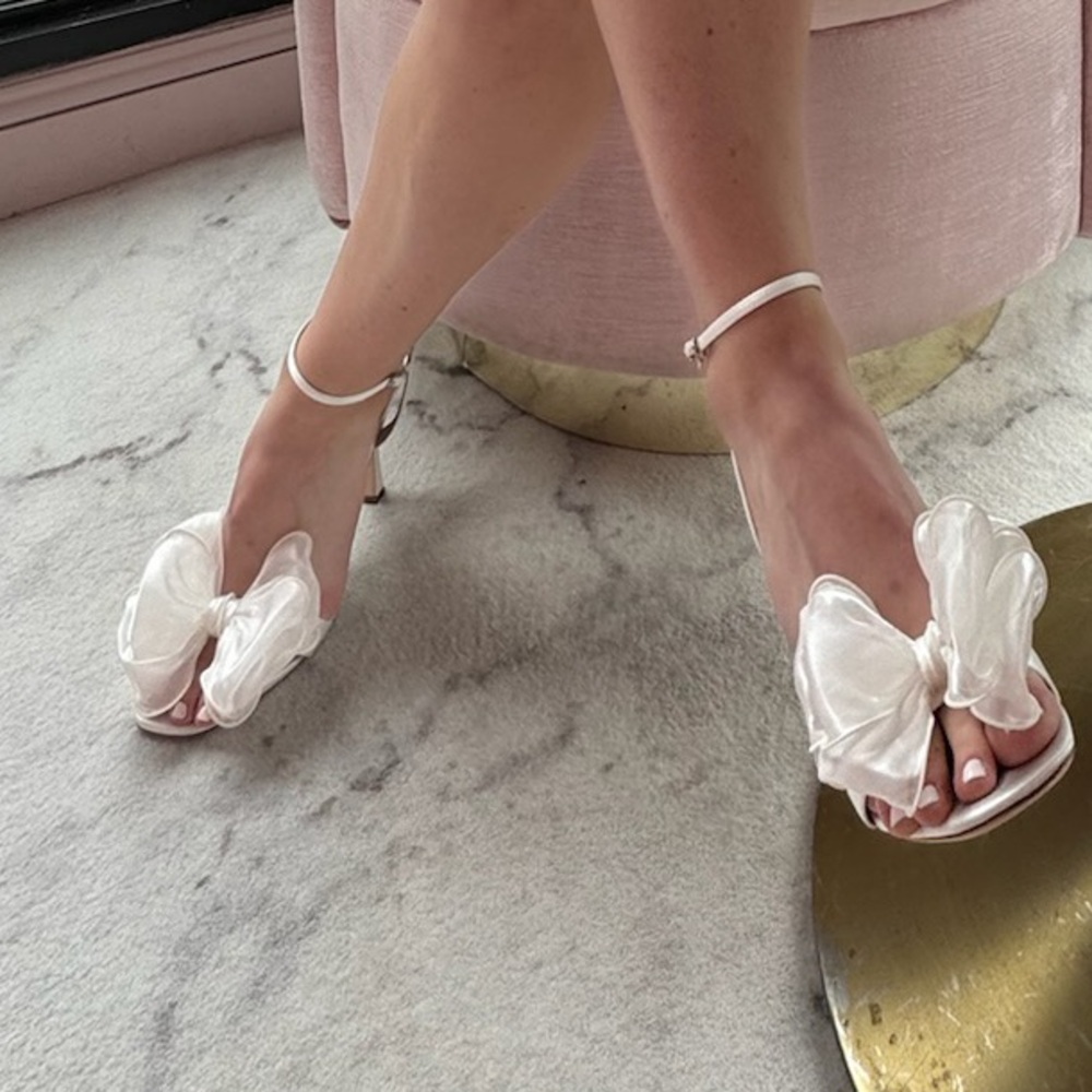 Badgley Mischka adorable white mesh bow heels.